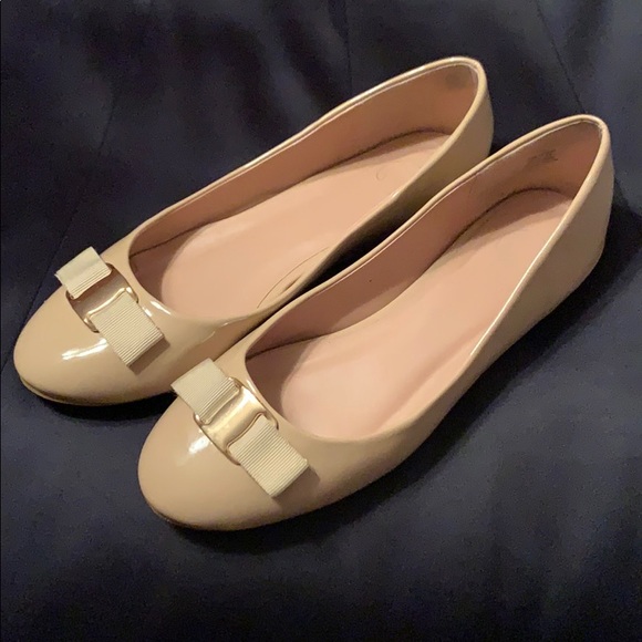 Shoes - 5/$25 🌹 Cream color flats